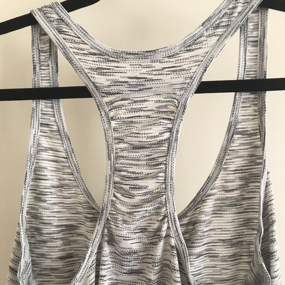 Lululemon yoga racerback size 6